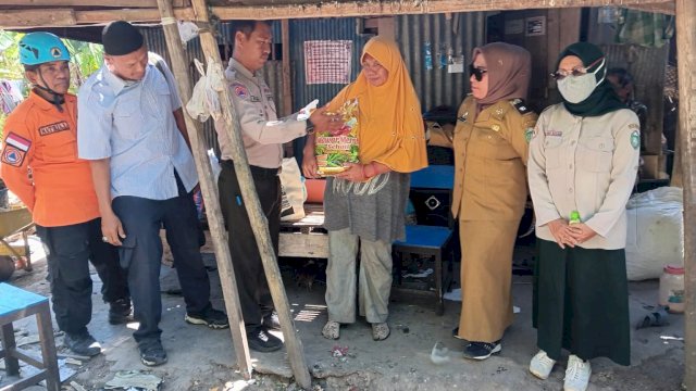 Tak Pakai Lama, Pemkot Parepare Serahkan Bantuan ke Warga Terdampak Angin Kencang