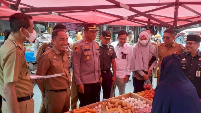 Pastikan Ketersediaan dan Harga, Pemkot Parepare-Bulog Sidak ke Pasar Lakessi