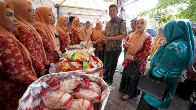 Dibuka Pj Sekda, Pemprov Sulsel Gelar Pasar Murah Gerakan Pangan Murah di Kecamatan Mariso