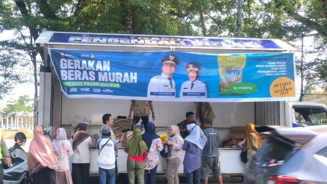 Jajaran Dinas Perdagangan Kota Makassar secara rutin melakukan pemantauan harga dan komunikasi efektif kepada para distributor, pedagang dan konsumen dalam rangka Stabilisasi Pasokan dan Stabilisasi Harga Bahan Pokok.