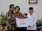 Apresiasi Penanganan Stunting di Sulsel, Wapres Serahkan Dana Insentif Fiskal ke Pj Gubernur Bahtiar