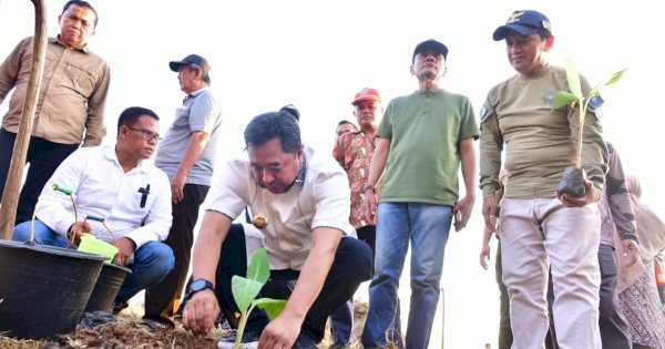 Pj Gubernur Sulsel Usulkan 40 Persen Dana Desa untuk Budidaya Pisang dan Rumpon Ikan 