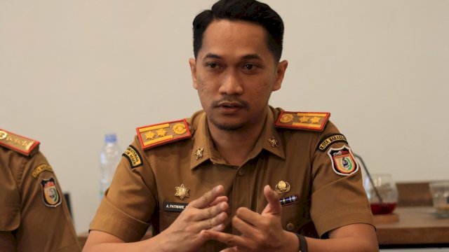 Kepala Dinas Pemuda dan Olahraga Kota Makassar, Andi Pattiware B. Djemma saat mengadakan audiensi perdana bersama Duta Pemuda Kota Makassar 2023 yang berlangsung di di Kota Kopi Makassar, Selasa (10/10/2023). 