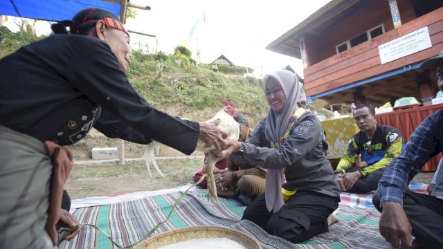 Bupati Indah Dorong Pembentukan Masyarakat Hukum Adat