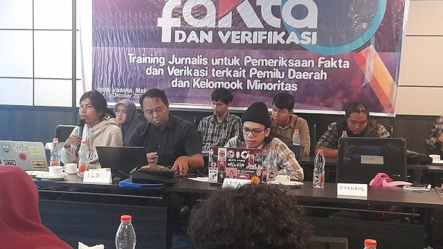 Dokumentasi Aliansi Jurnalis Independen (AJI) Kota Makassar saat mengadakan pelatihan cek fakta dan verifikasi informasi jelang Pemilihan Umum 2024 mendatang yang berlangsung di Vasaka Hotel, Makassar, pada tanggal 14-15 Oktober 2023. 