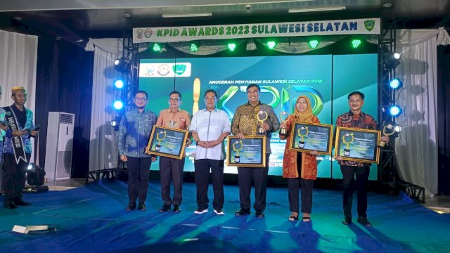 Peduli Lembaga Penyiaran Lokal, IDP Terima KPID Awards 2023 