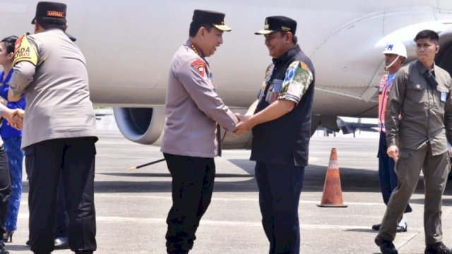 Kepala Kepolisian Republik Indonesia (Kapolri), Jenderal Polisi Listyo Sigit Prabowo, memuji kepemimpinan Bahtiar Baharuddin sebagai Penjabat Gubernur di Sulsel. Menurutnya, Bahtiar sangat tepat dan cocok memimpin di masa transisi ini, mengingat posisinya juga sebagai Dirjen Politik dan Pemerintahan Umum di Kementrian Dalam Negeri.