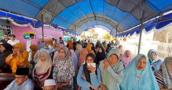 Meriahnya Emak-emak Hadiri Maulid daan Zikir yang Digelar Relawan Anies di Makassar