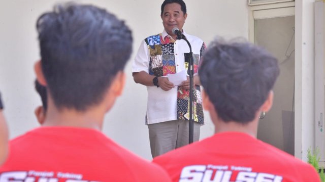 Pj Gubernur Bahtiar Lepas Atlet Panjat Tebing Sulsel Menuju Pra PON Semarang