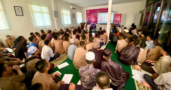 Sosialisasi Pemilu 2024, KPU Makassar Nobar &#8216;Kejarlah Janji&#8217; di Pesantren Gombara