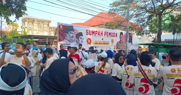 Peserta Jalan Santai di Makassar Pecahkan Rekor Pembacaan Sumpah Pemuda