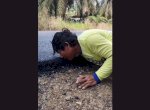 Viral Pria Cium Aspal, Bersyukur Jalan Rusak Diperbaiki Usai 37 Tahun Penantian