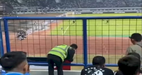 Viral Bendera Palestina Dicopot Saat Laga Persib Bandung vs PSS Sleman 