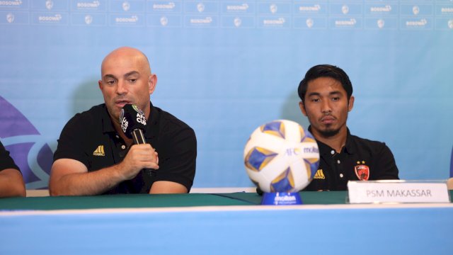 Dokumentasi pelatih PSM Makassar, Bernardo Tavares saat menghadiri sesi press conference di Stasion Dipta, Bali, Rabu (4/10/2023) jelang lawan Sabah FC di face Grup HPiala AFC Cup 2023. (foto: Official PSM) 