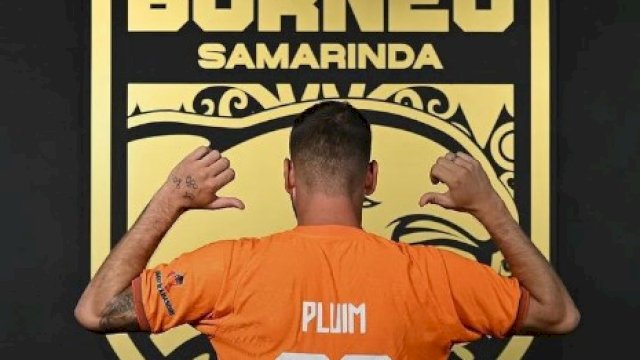 Wiljan Pluim saat diperkenalkan Borneo FC. 