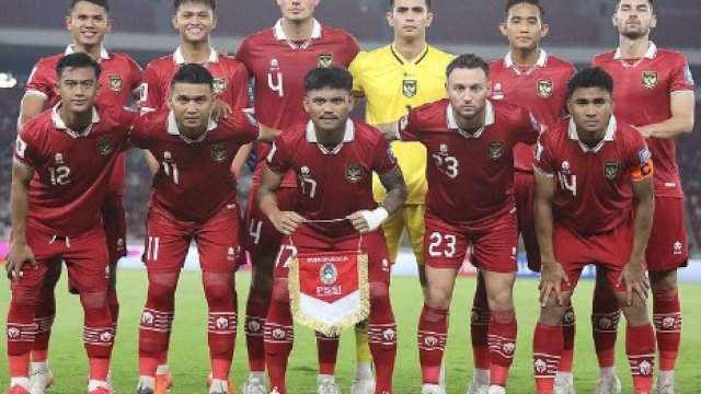 Susunan pemain Timnas Indonesia saat melawan Timnas Brunai Darussalam pada leg pertama kualifikasi Piala Dunia pitaran pertama, di Stadion Utama Gelora Bung Karno, Jakarta, Kamis (12/10/2023). (foto: Timnas Indonesia) 