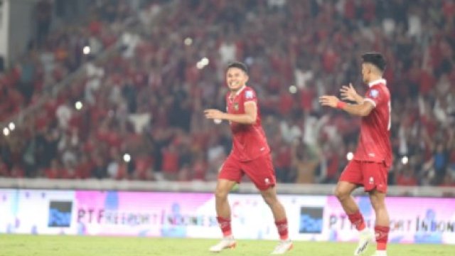 Selebrasi Dimas Drajad bersama Ramadhan Sananta saat laga kualifikasi Piala Dunia 2023 babak pertama melawan Brunai Darussalam di SUGBK, Jakarta, Kamis (12/10/2023). 