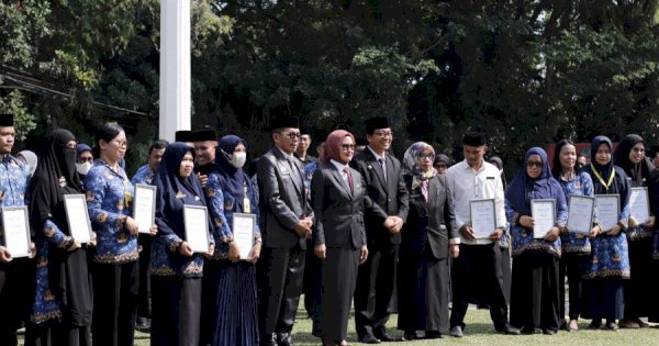 Peringati Hari Pahlawan 2023, Bupati Indah Serahkan Penghargaan Nakes Teladan