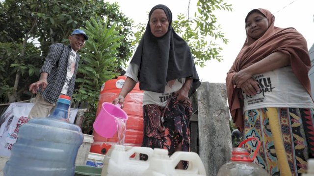 Warga di Panaikang, Kecamatan Panakkukang, Kota Makassar, Sulawesi Selatan (Sulsel) mendapat bantuan air bersih dari Ganjar Milenial.