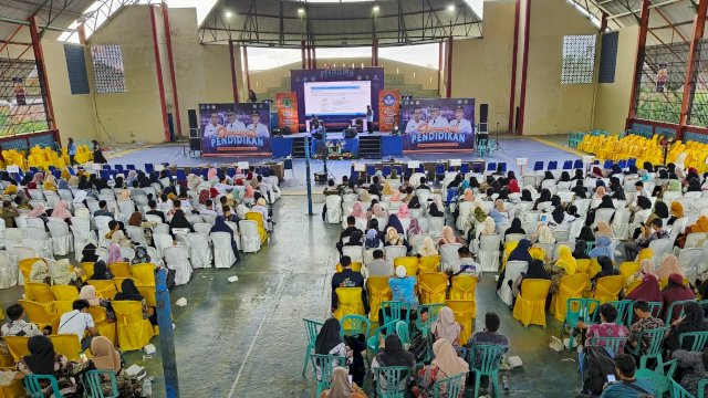 Workshop pendidikan yang digelar Gurutta Institute disambut antusias oleh peserta, yang berlangsung di GOR Indoor Kantor Bupati Pinrang, pada Sabtu (4/11/2023). 