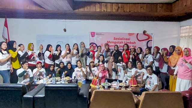 Srikandi Ganjar Sulawesi Selatan mendorong pemanfaatan limbah merica sebagai sumber biogas terbarukan dalam rangka memenuhi cadangan pasokan gas alternatif yang dilaksanakan di Desa Wowondula, Kecamatan Towuti, Kabupaten Luwu Timur, Sulawesi Selatan, Sabtu (11/11).