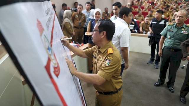 Jelang Pemilu, Sekda Pimpin Pembacaan Pakta Integritas Deklarasi Netralitas ASN Pemkot Makassar