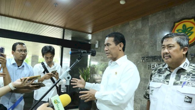 Menteri Pertanian (Mentan) Andi Amran Sulaiman meminta panitia pengadaan pada Unit Layanan Pengadaan (ULP) Kementan untuk menjaga integritas dan patuh terhadap aturan yang ada. Dia ingin, pengadaan tahun ini bersih dari praktek curang dan pelanggaran hukum lainya.