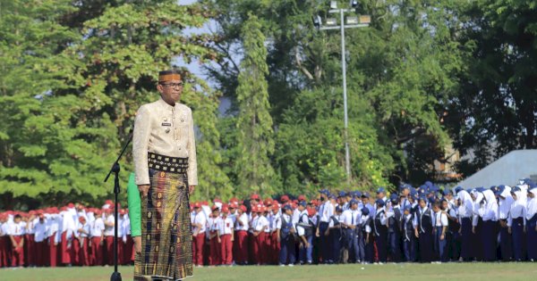 Berpakaian Adat, Pj. Bupati Takalar Irup Upacara Hari Guru Nasional tahun 2023 