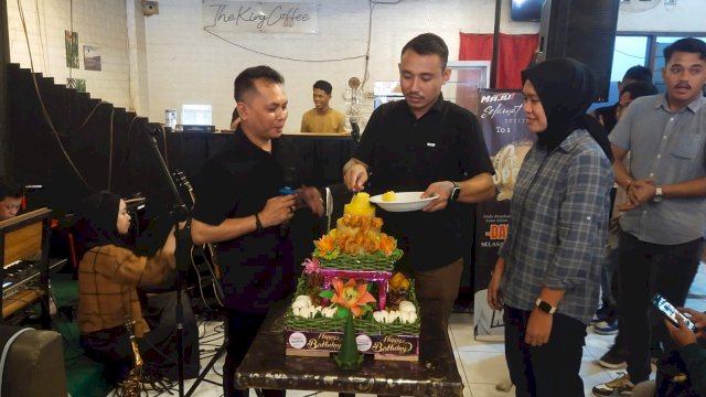 Grand Opening Showroom &#8216;Daeng Oto&#8217; Jadi Ajang Dukungan Pemuda untuk Ismail Djafar Menuju Parlemen