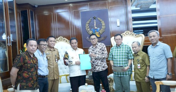 Timsel KI dan KPID Sulsel Serahkan Hasil Seleksi Calon Komisioner ke Pj Gubernur Bahtiar