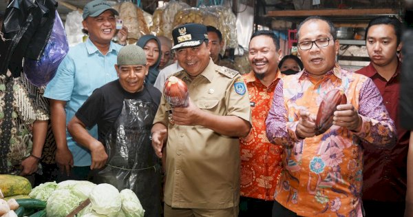 Tinjau Harga Jelang Nataru, Pj Gubernur Bahtiar Bareng Danny Pomanto Kunjungi Pasar Toddopuli