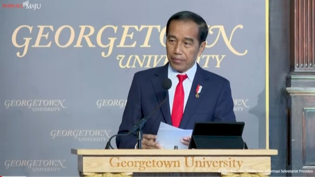 Presiden Indonesia Joko Widodo (Jokowi) memberi kuliah umum Georgetown University, Washington DC, Amerika Serikat (AS), pada Senin (13/11/2023) waktu setempat.