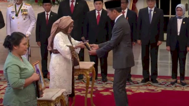 Presiden Jokowi Anugerahkan Gelar Pahlawan Nasional pada 6 Tokoh Ini