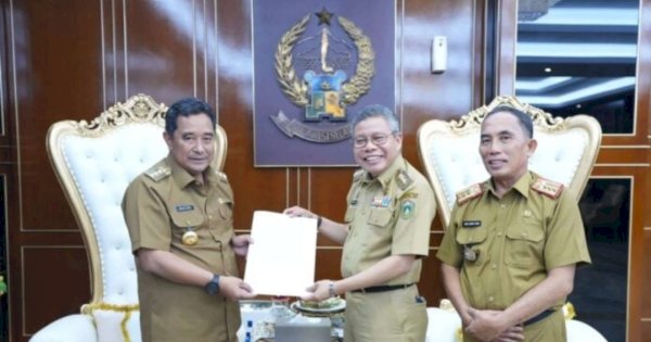 Taufan Pawe Terima Surat Pelantikan Sekda Parepare dari Pj Gubernur Sulsel