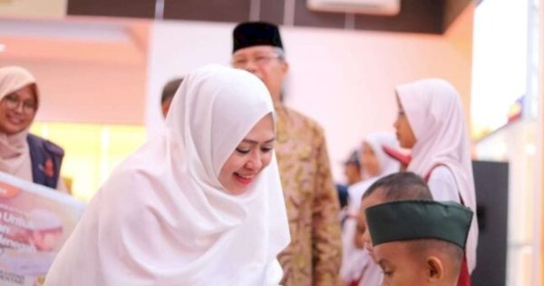 Lazismu Parepare Serahkan Bantuan Beasiswa Mentari ke 450 Pelajar di Rujab Wali Kota