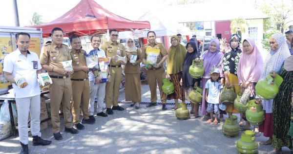 Pj Bupati Takalar Sukses Gelar Gerakan Pengan Murah dan Operasi Pasar Gas Elpiji 3 kg