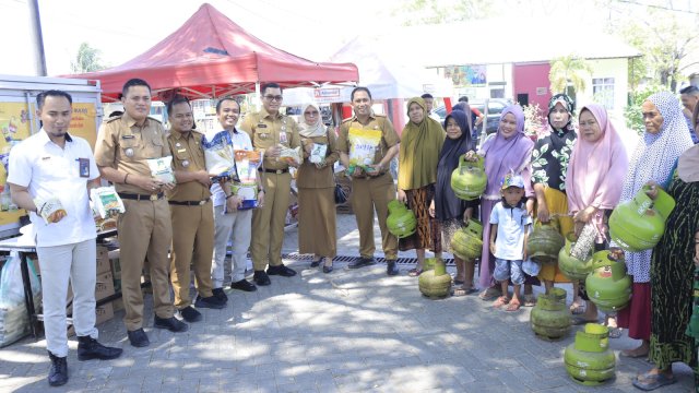 Pj Bupati Takalar Sukses Gelar Gerakan Pengan Murah dan Operasi Pasar Gas Elpiji 3 kg