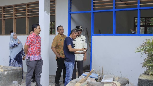 Pastikan Perbaikan Sekolah Berjalan Sesuai Progres, Pj. Bupati Takalar Lakukan Sidak