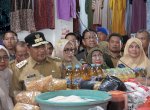 Kendalilkan Inflasi Daerah, Wabup MarosDampingi Pj Gubernur Tinjau Pasar