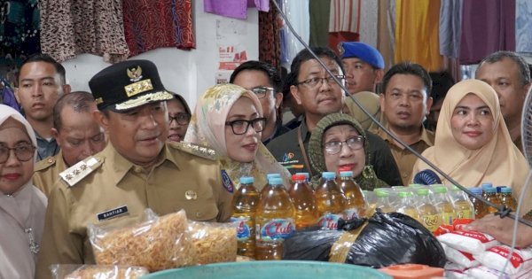 Kendalilkan Inflasi Daerah, Wabup MarosDampingi Pj Gubernur Tinjau Pasar