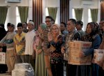 Kado Akhir Tahun, Bupati Indah Beri Bantuan ke Pelaku Usaha 