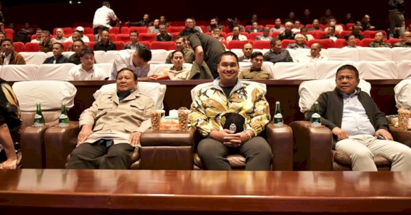 Menpora Dito Bareng Prabowo Nobar Film &#8216;Indonesia dari Timur&#8217;