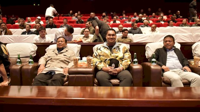 Menpora Dito Bareng Prabowo Nobar Film &#8216;Indonesia dari Timur&#8217;