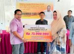 Muhammad Fauzi Serahkan Bantuan BUMDES Senilai Rp 75 Juta di Desa Lara