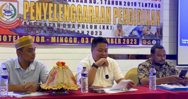 Anggota DPRD Makassar Ari Ashari Gelar Sosialisasi Perda Tentang Pendidikan