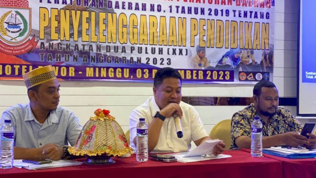 Anggota DPRD Makassar Ari Ashari Gelar Sosialisasi Perda Tentang Pendidikan