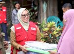 Bupati Indah dan PMI Lutra Serahkan Bantuan bagi Warga Terdampak Puting Beliung