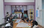 Gunakan Karung &#8216;Karoro&#8217;, Relawan Mileanies di Makassar Buat Puluhan Spanduk Rakyat
