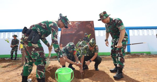 Usung Tagline Sejuta Pohon Untuk Makassar, Kodim 1408/Makassar Tanam Pohon Hijaukan Kampung Nelayan Untia