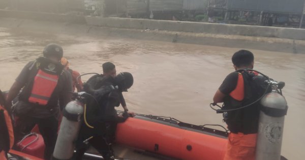 Basarnas Makassar Cari Bocah Perempuan Terseret Arus di Saluran Air Katompang Pinrang